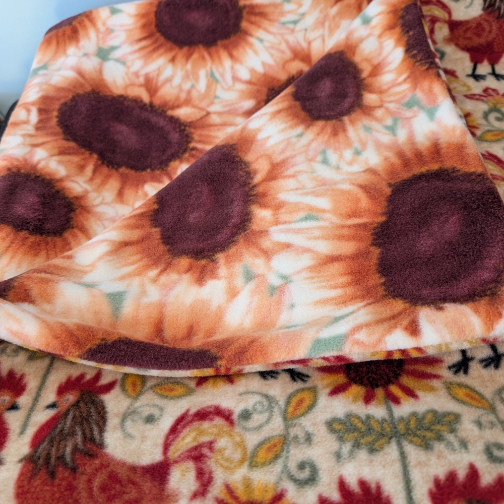 Hand Crafted Double Sided Anti Pill Fleece Rooster Pattern Blanket - Picture 3 of 3